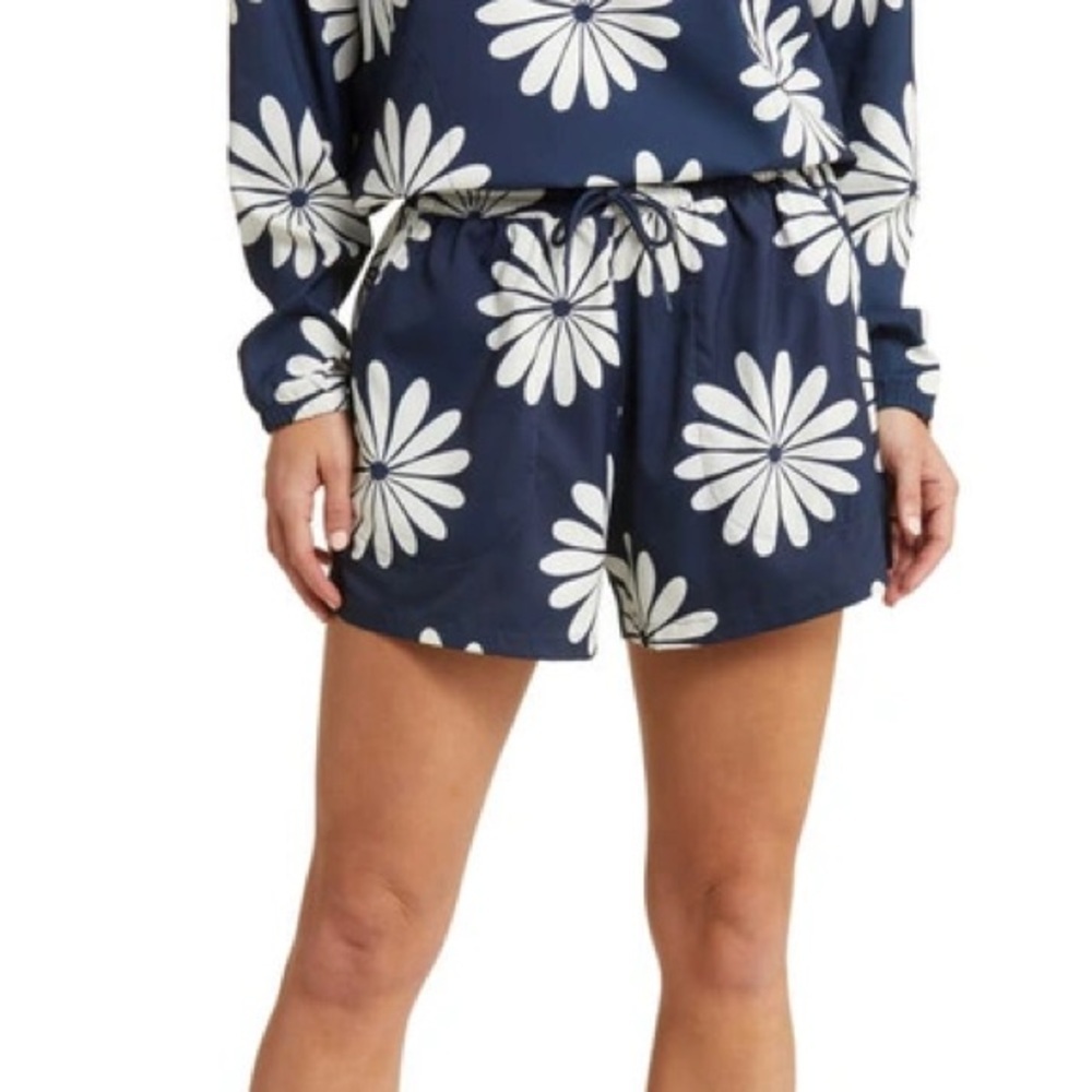 NWT Outdoor Voices Solar Cool 3” Short Unlined High Rise Navy Floral size XXS